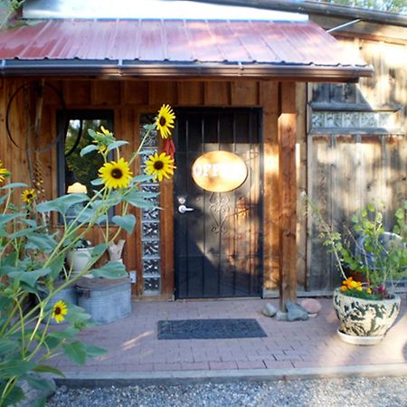 Silver River Adobe Inn Bed And Breakfast Farmington Eksteriør billede