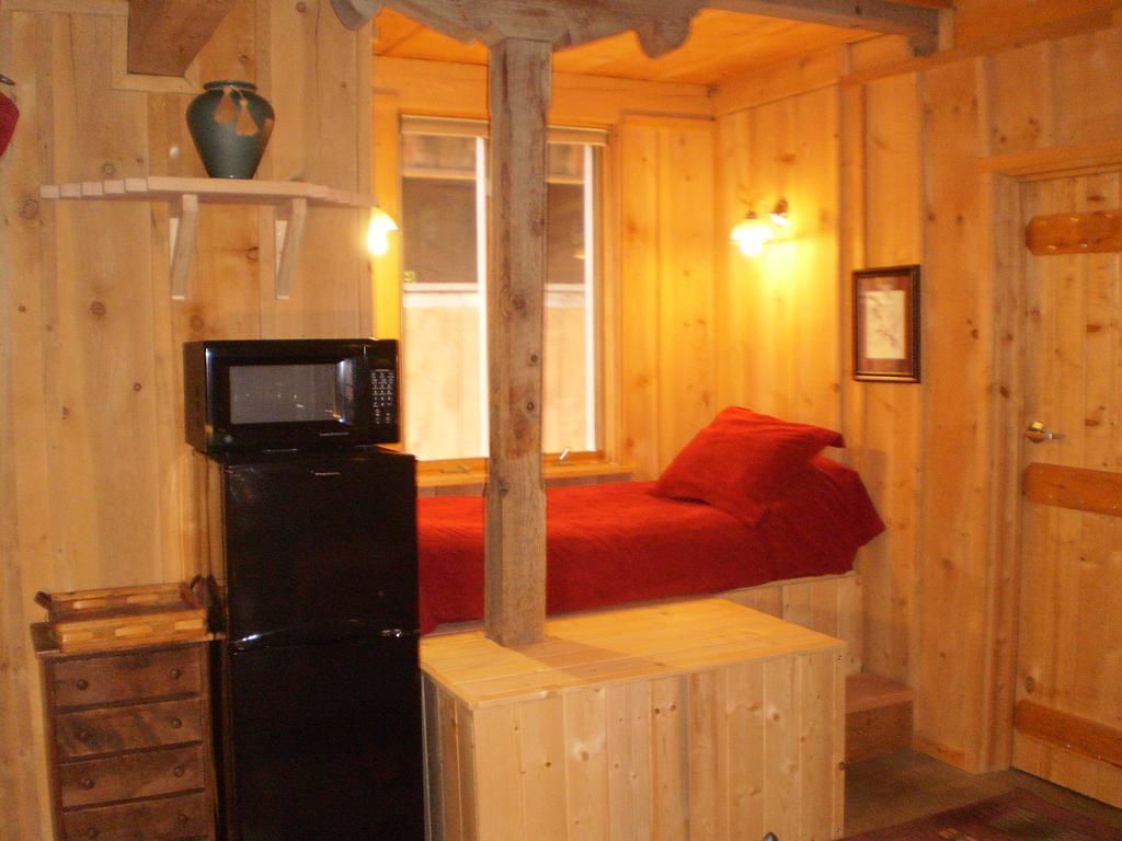 Silver River Adobe Inn Bed And Breakfast Farmington Eksteriør billede