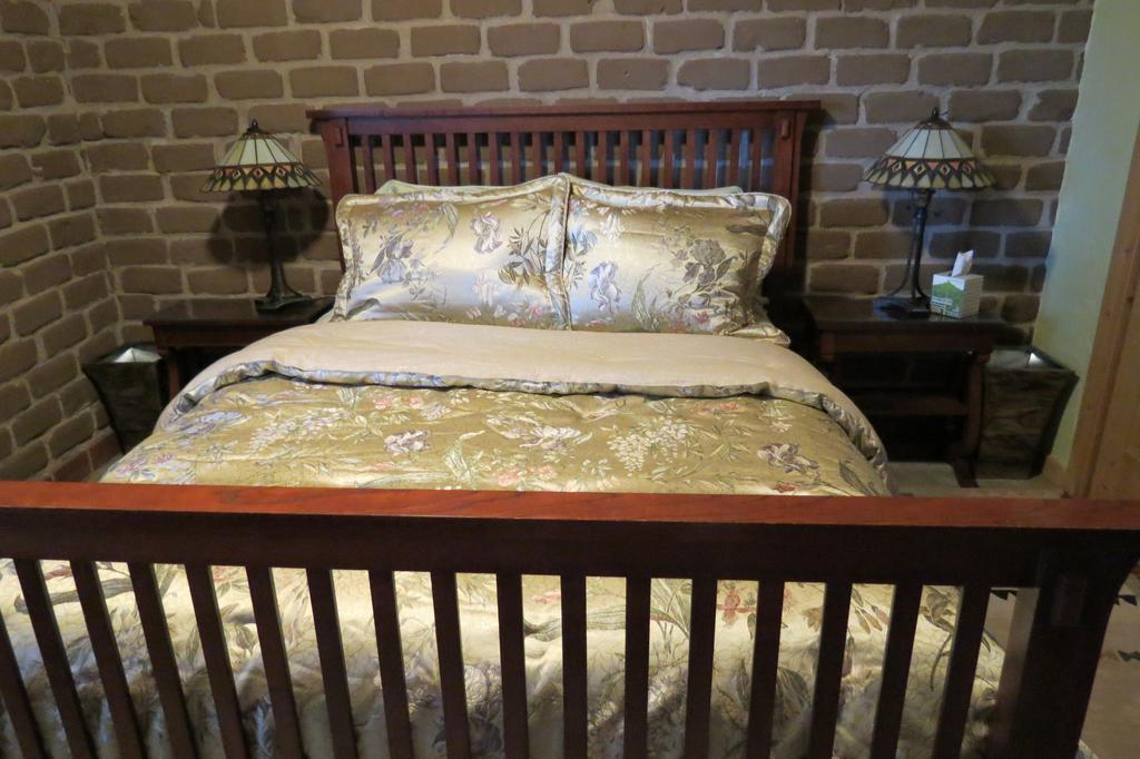 Silver River Adobe Inn Bed And Breakfast Farmington Eksteriør billede